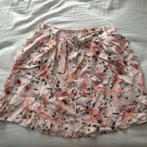 Floral Button Down Skirt 🌸