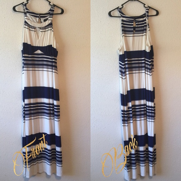 Navy + White Maxi 👗