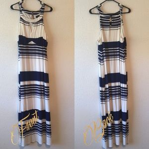 Navy + White Maxi 👗