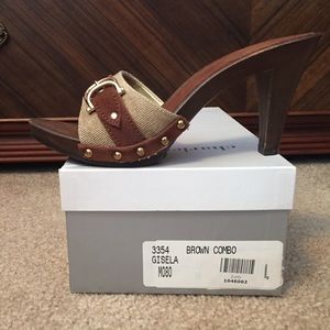 Charles David Gisela sandal