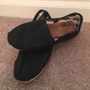 🎉NEW LISTING🎉Black Toms
