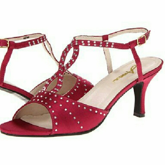 Brand new Annie Monaco Fuchsia Satin Red Purple 7W