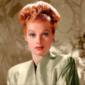 Meet your Posher, Adela