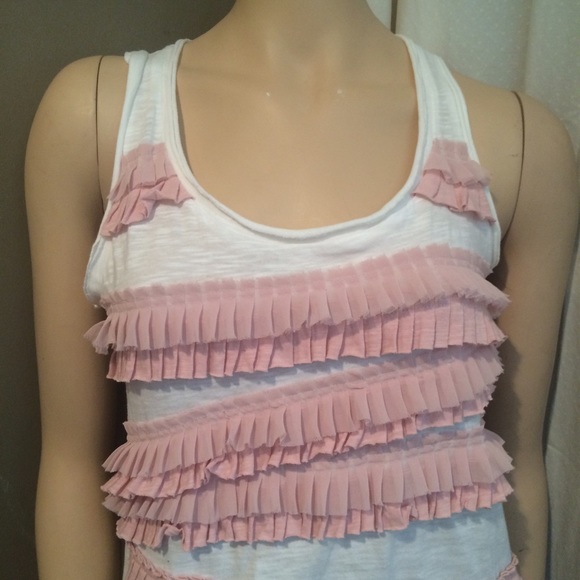 ❌SOLD❌ Banana Republic Ruffle Tank - Picture 2 of 4