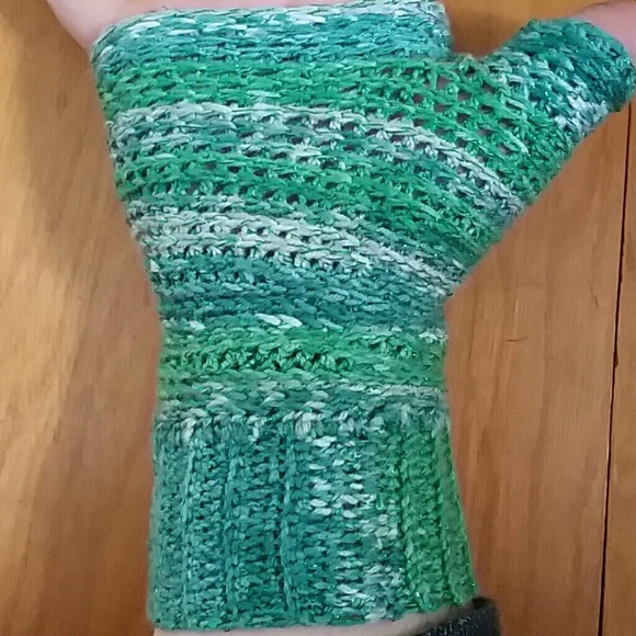 Green Sparkle Fingerless Gloves - Picture 2 of 3