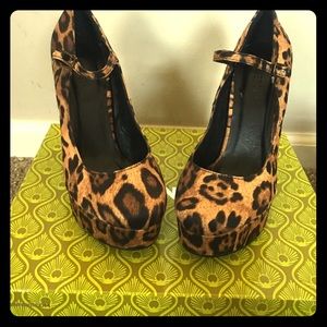 Super cute forever 21 leopard print heels size 8