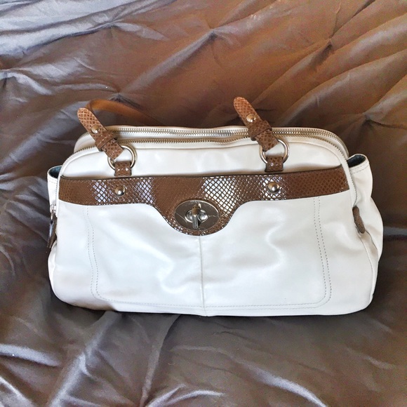 Coach cream leather shoulder bag