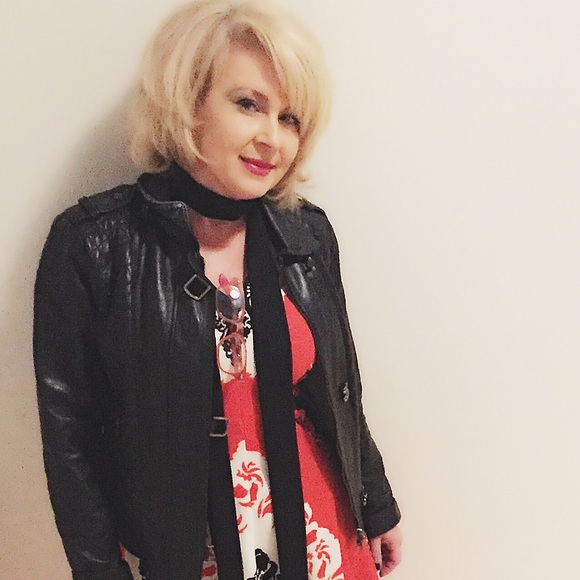 Meet your Posher, Jennifer - Picture 4 of 4