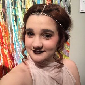 Meet your Posher, Claire