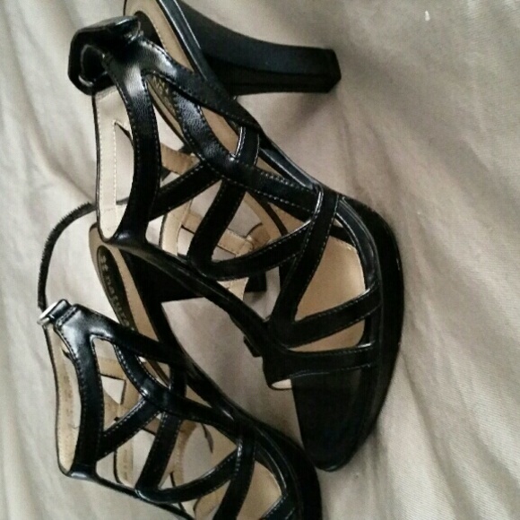 Naturlizer Black Strappy Shoes