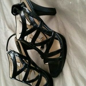 Naturlizer Black Strappy Shoes