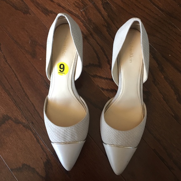 Calvin Klein nude pumps
