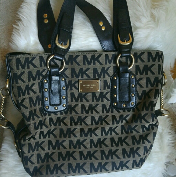 Genuine authentic leather strap Michael Kors bag.