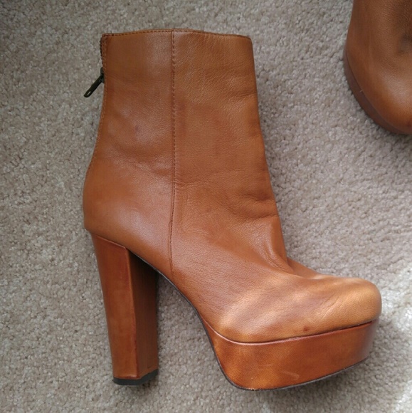 Steve Madden platform genuine leather bootie