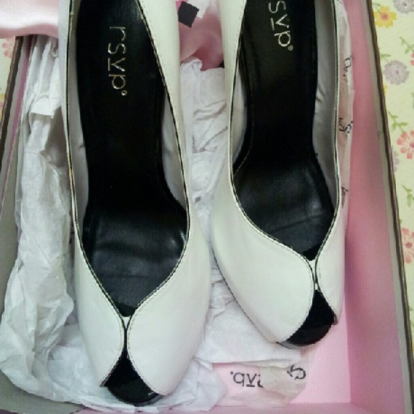 New RSVP Abbey peek a boo pumps white 8.5M