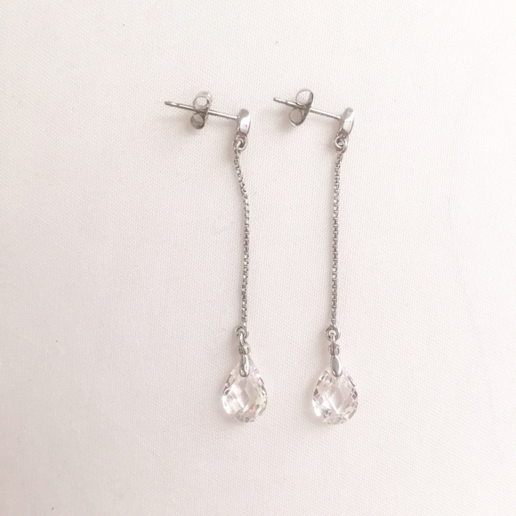 Beautiful tear drop crystal earrings