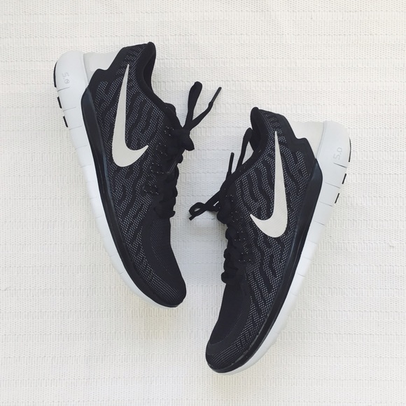 Nike Shoes - Nike Free 5.0 Flash