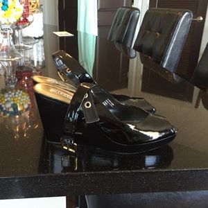 Wedges black patent with good buckle