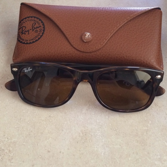 Ray-Ban Sunglasses - Picture 1 of 1