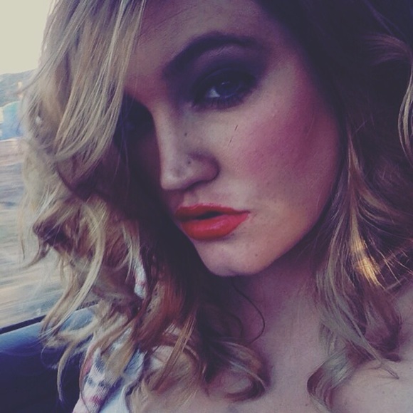 Meet your Posher, Kaela