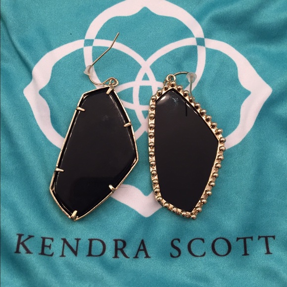 K. Scott Black Earrings ELECTRAJOHNSON ONLY!!🌟