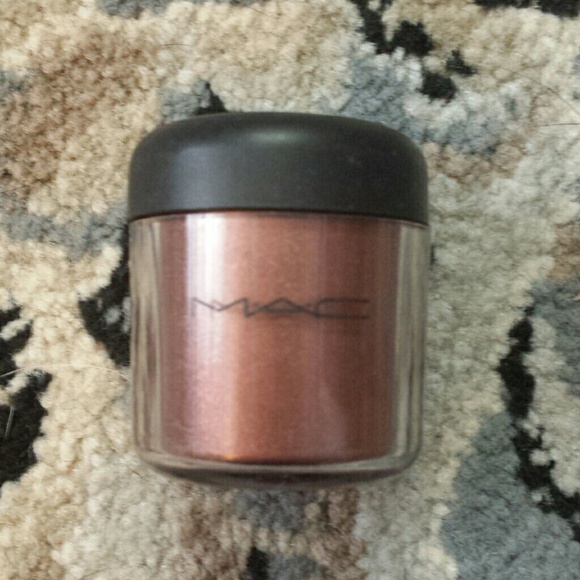 mac pigment in coco beach. 7.5 g, used once