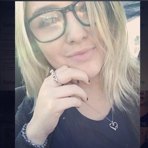 Meet your Posher, Brittney