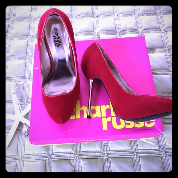Red velvet heels!👠