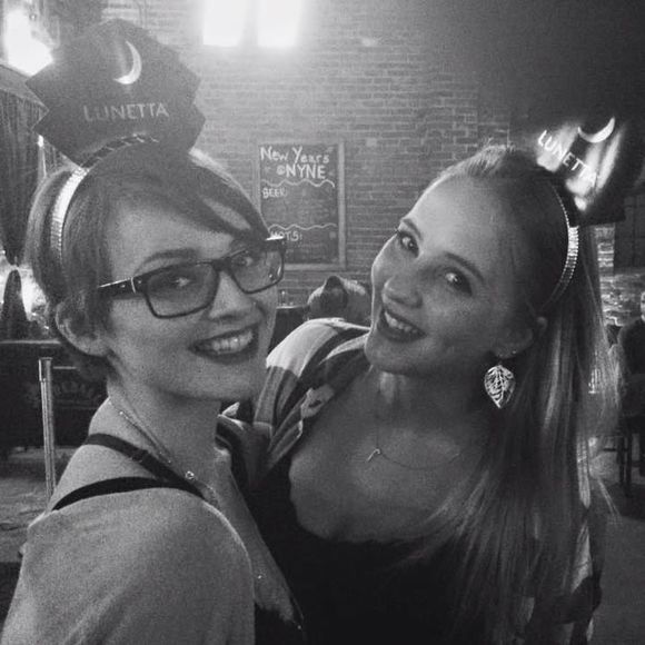 Meet your Posher, Renee - Picture 1 of 1