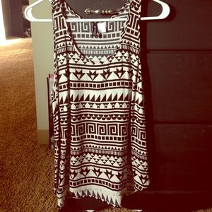 Geometric black and white tank top