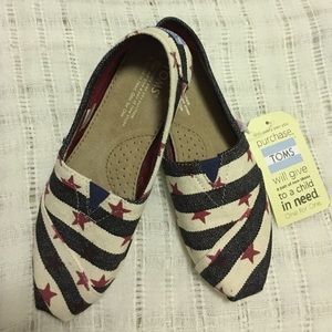 NWT Authentic Classic Navy/Natural Star Toms Wmn 6