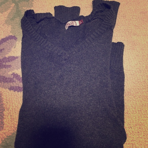 Gray long sleeve sweater