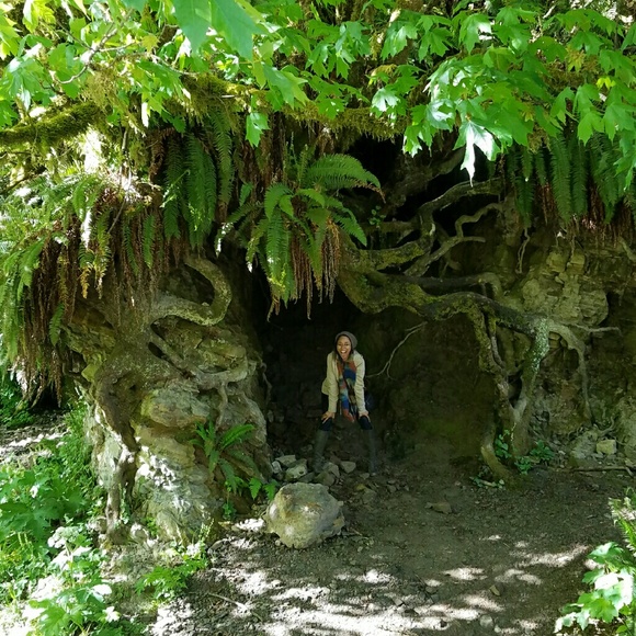 Meet your Posher, Laura - Picture 2 of 4