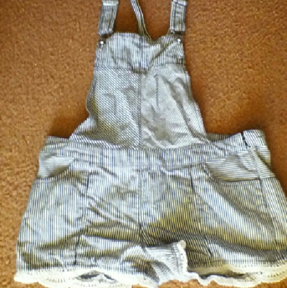 Overall shorts