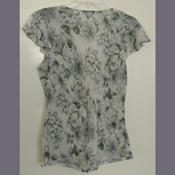 🚫 SOLD IN BUNDLE 🚫 Floral apt.9 Blouse - Picture 2 of 3