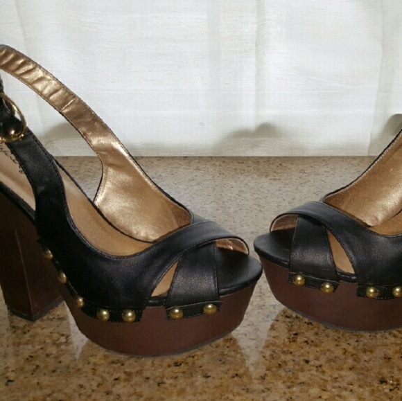 Women's size 7 Qupid platform shoes