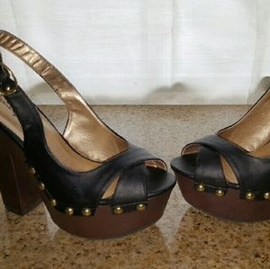 Women's size 7 Qupid platform shoes