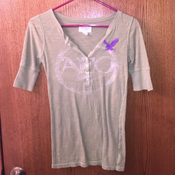 AEO vneck - Picture 1 of 2