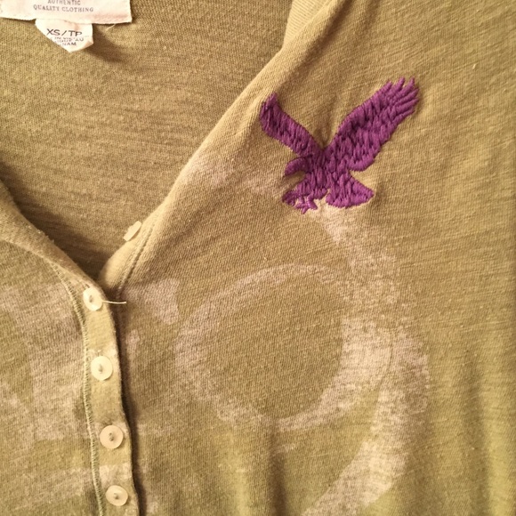 AEO vneck - Picture 2 of 2