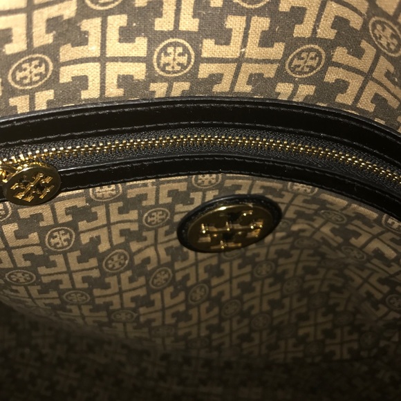 Black Patent leather Tote - Picture 3 of 3