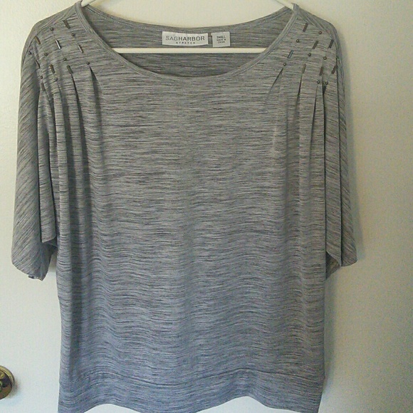 ×××SOLD××× Grey top with cute details