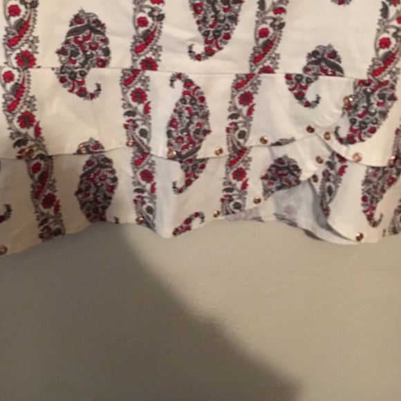Mini skirt with print. - Picture 2 of 4