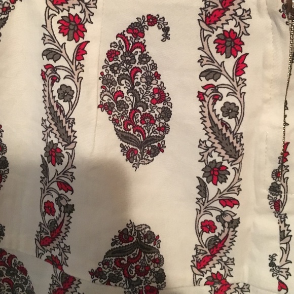 Mini skirt with print. - Picture 4 of 4