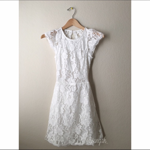 SALE ❗️White Lace Cap Sleeve Open Back Dress - Picture 4 of 4