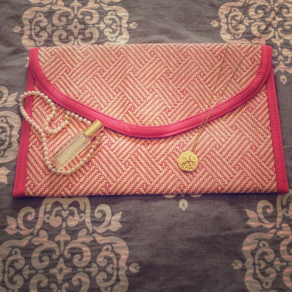 H&M oversized pink straw clutch