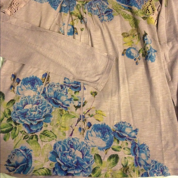 Purple long sleeve shirt with blue flowers - Picture 3 of 3