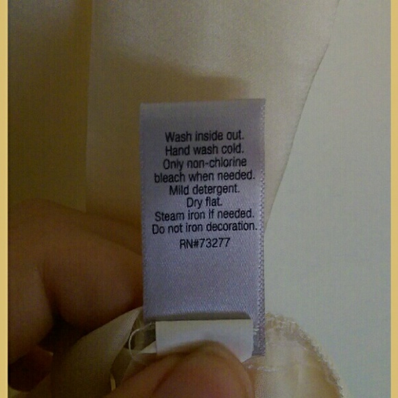 🚫 SOLD IN BUNDLE 🚫 Silky Champagne Blouse - Picture 4 of 4