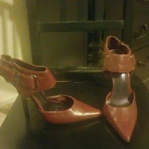 Maroon buckle pointy heels