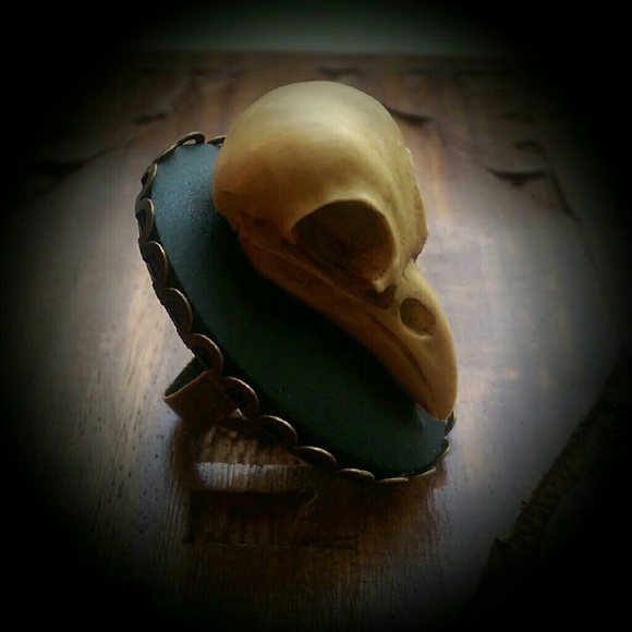 ??Victorian Antique Aged Raven Crow Skull Ring???? - Picture 2 of 4