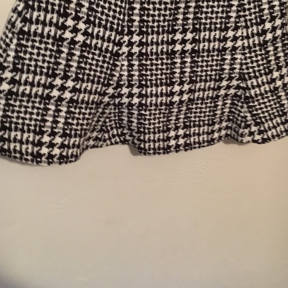 Black and white mini skirt. Brand new. - Picture 2 of 4